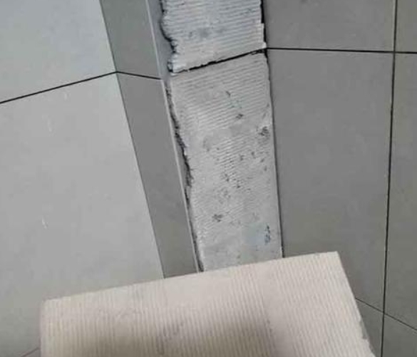 黑水瓷砖空鼓维修公司分享下厨房瓷砖脱落的补救措施。
